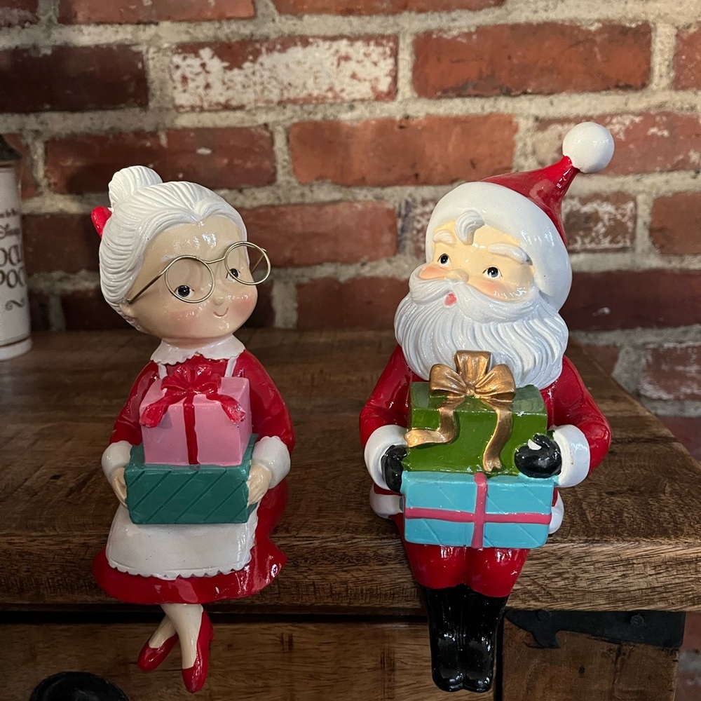 COPY - Martha Stewart, Mr. and Mrs. Santa Claus, they said anywhere with the le… - Picture 7 of 11